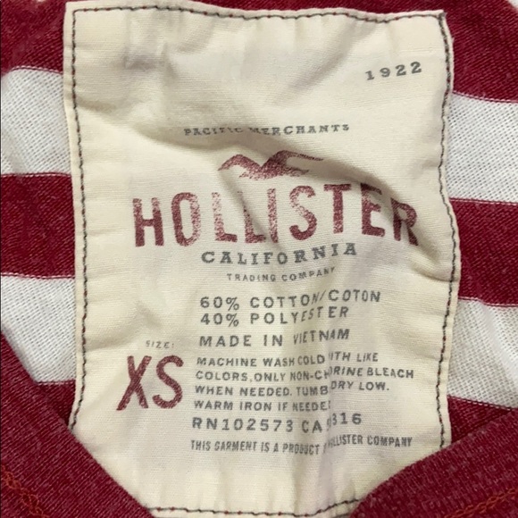 🌵3/$20• Red and White Striped Hollister Tee Shirt - Picture 2 of 3